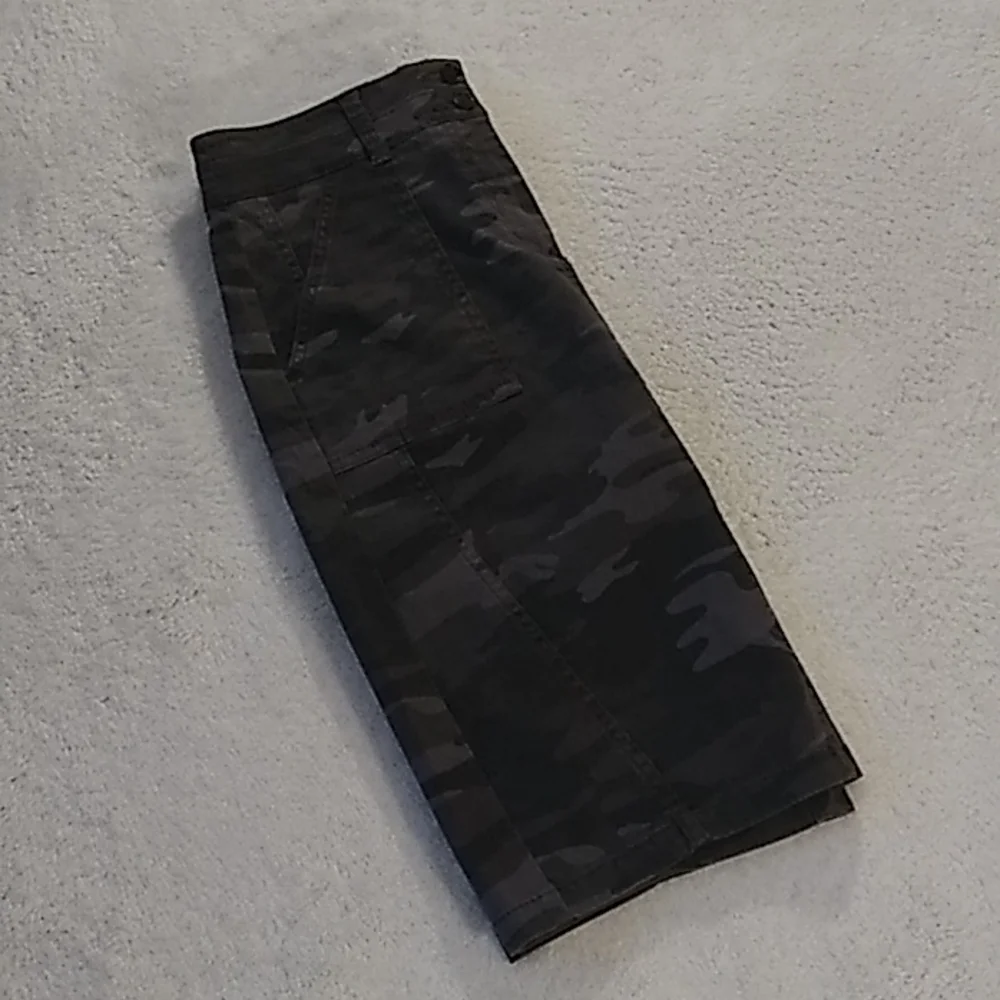LOFT GRAY CAMO PENCIL SKIRT NWOT